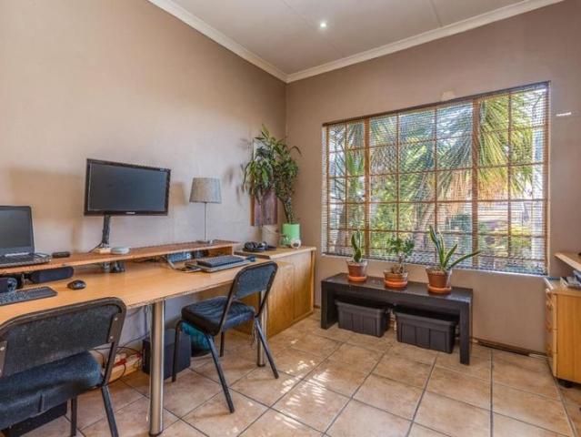 Townhouse for sale in Johannesburg, West