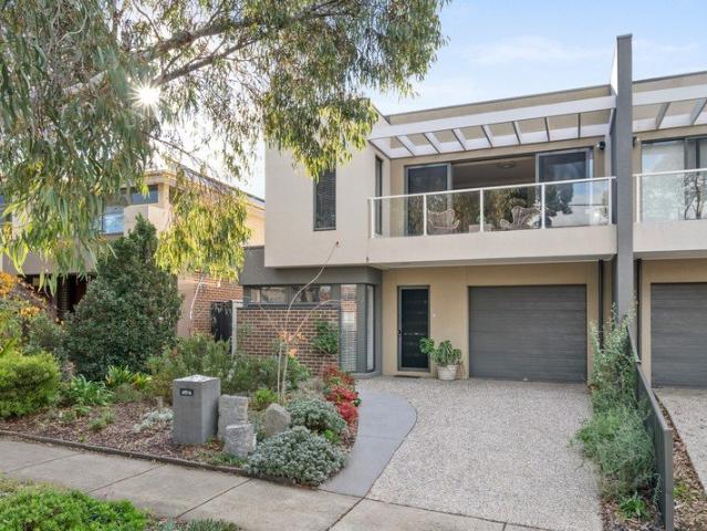 Townhouse for sale in Camerons Creek, Victoria