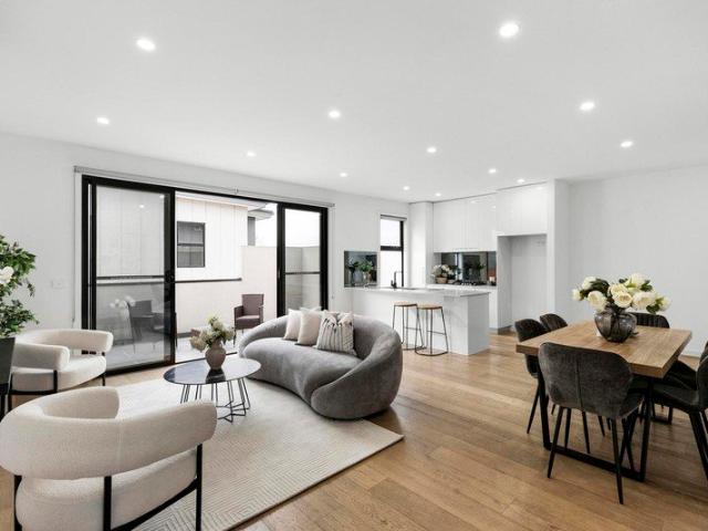 Townhouse for sale in Essendon, Melbourne