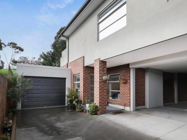 Apartment for sale in Niddrie, Melbourne