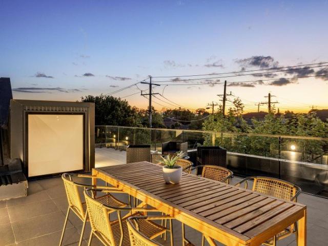 Townhouse for sale in Fairfield, Melbourne