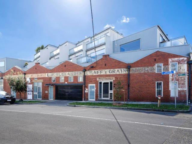 Townhouse for sale in Preston, Melbourne