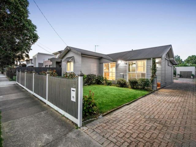House for sale in Ruthven, Melbourne