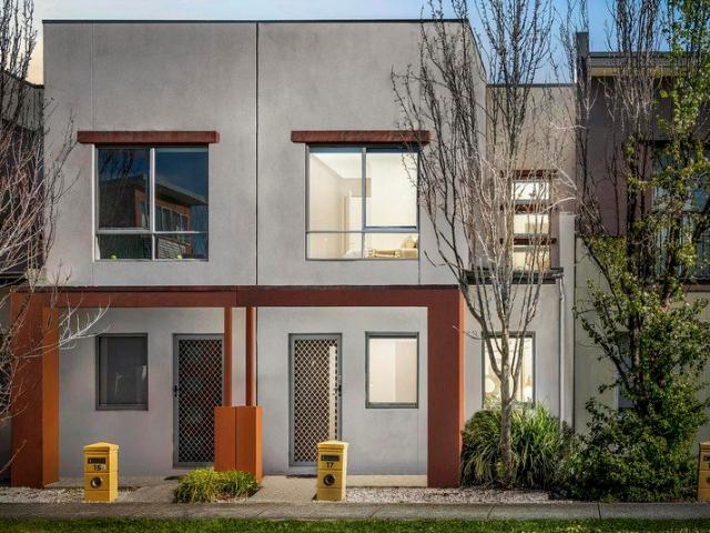 House for sale in Laurimar - Town Centre Estate, Melbourne