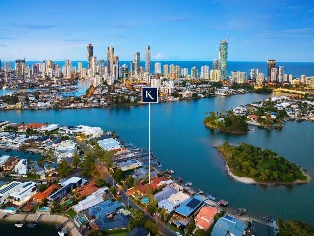 House for sale in Isle Of Capri, Queensland