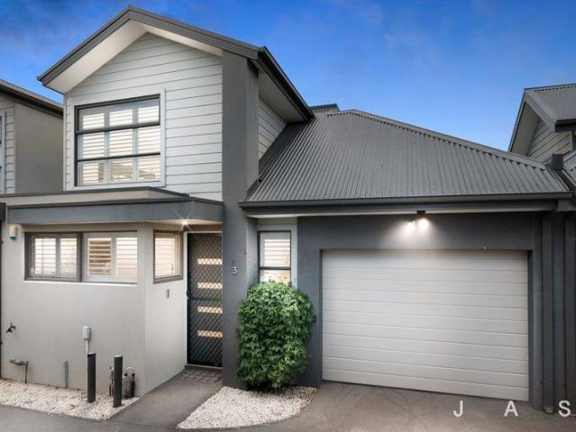Townhouse for sale in Camerons Creek, Victoria