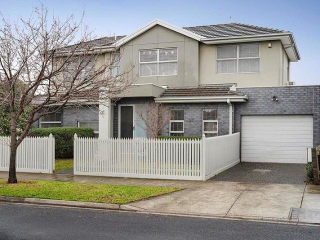 Townhouse for sale in Camerons Creek, Victoria