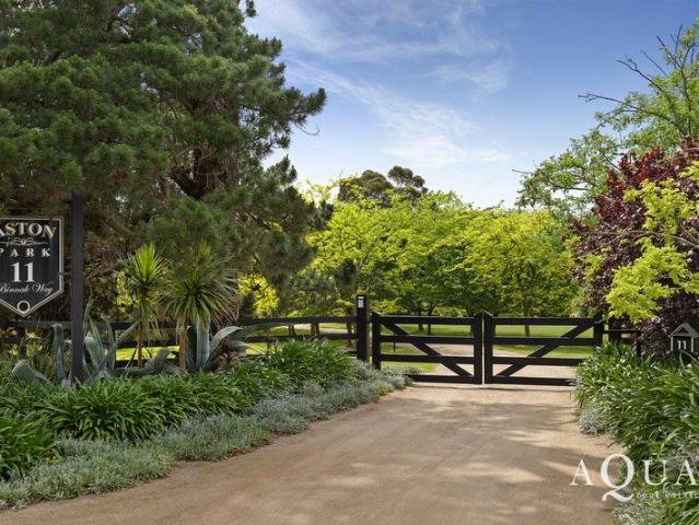 Cottage for sale in Moorooduc, Melbourne