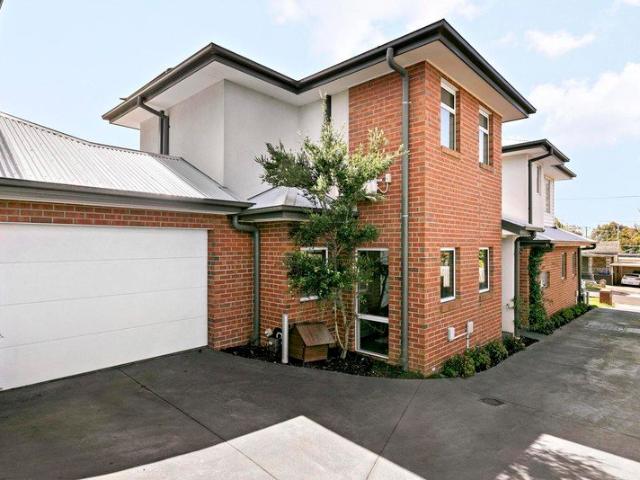 Townhouse for sale in Camerons Creek, Victoria