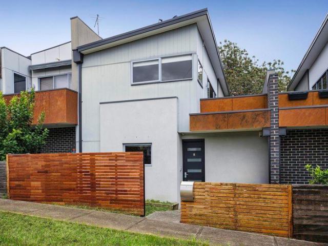 Townhouse for sale in Camerons Creek, Victoria