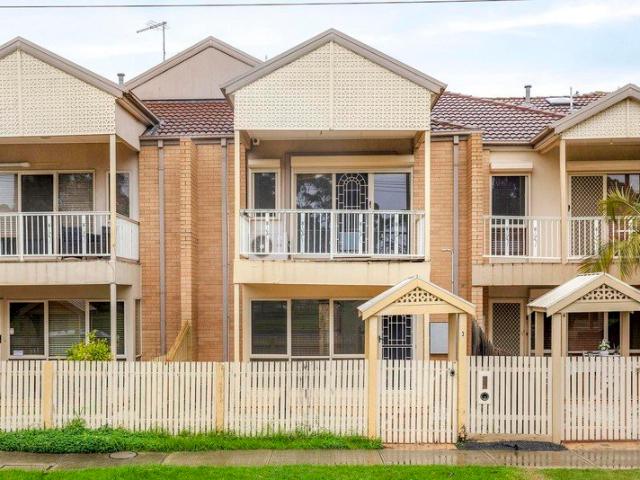 Townhouse for sale in Camerons Creek, Victoria