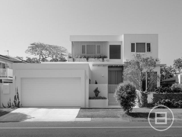 House for sale in Mermaid Waters, Gold Coast City