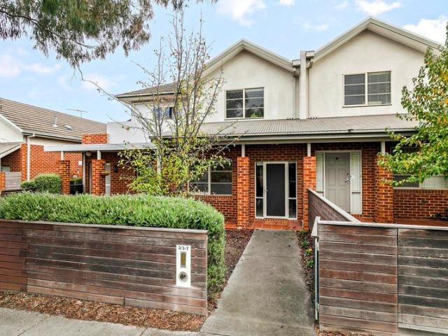 Townhouse for sale in Camerons Creek, Victoria