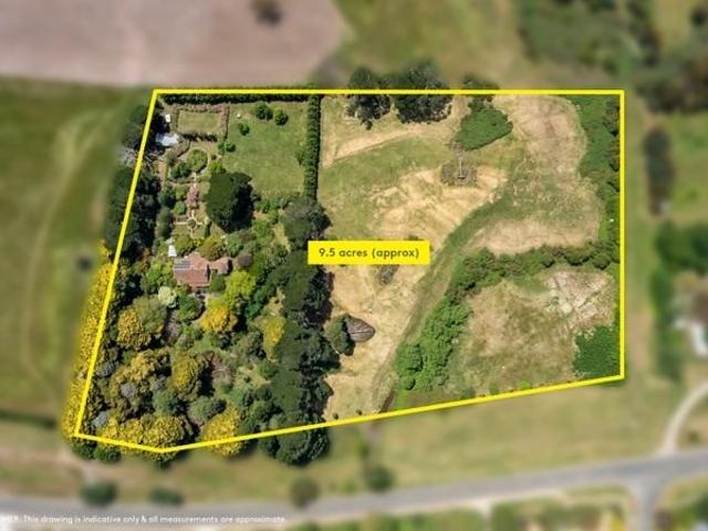 Cottage for sale in Ballan, Victoria