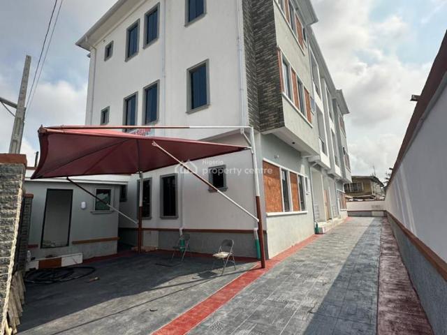 Flat for sale in Surulere , Surulere