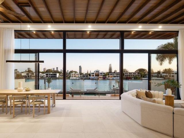 House for sale in Isle Of Capri, Queensland