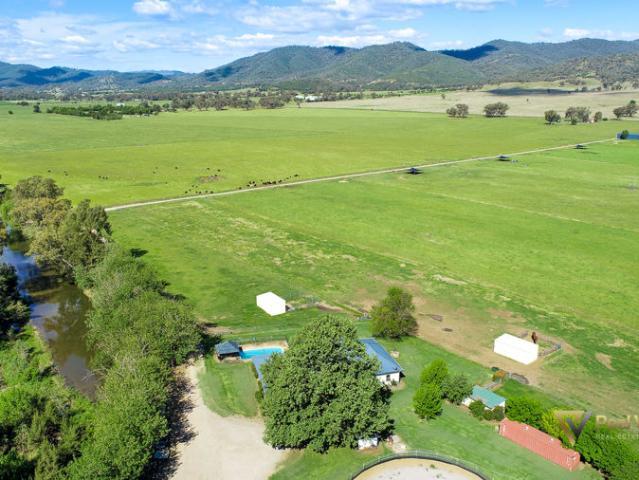 Cottage for sale in Piallamore, New South Wales