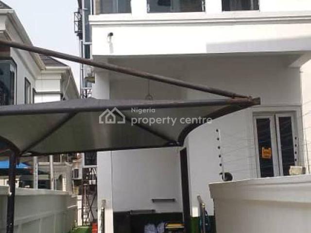 Flat for rent in Eti Osa, Lagos