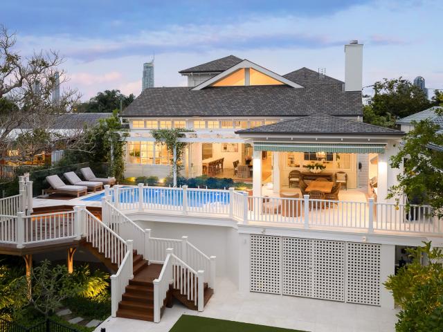 House for sale in Isle Of Capri, Queensland