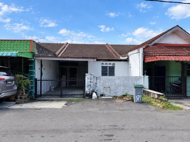 Terraced House for sale in Malaka