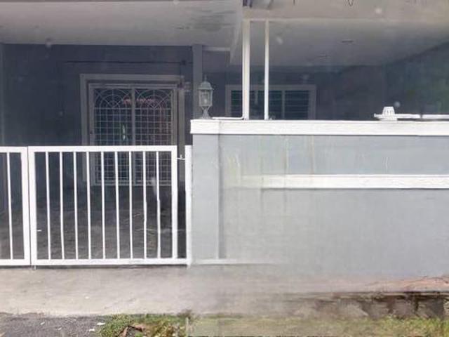 Terraced House for sale in Malaka