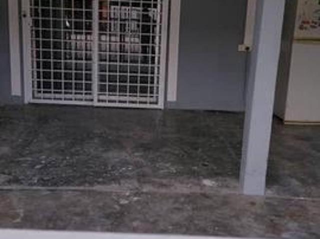 Terraced House for sale in Malaka