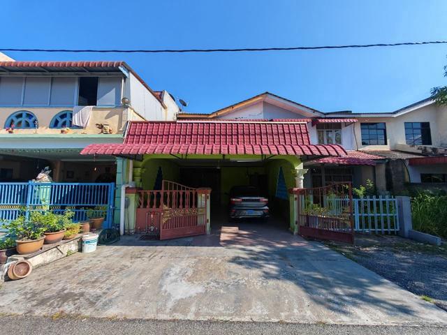 Terraced House for sale in Malaka