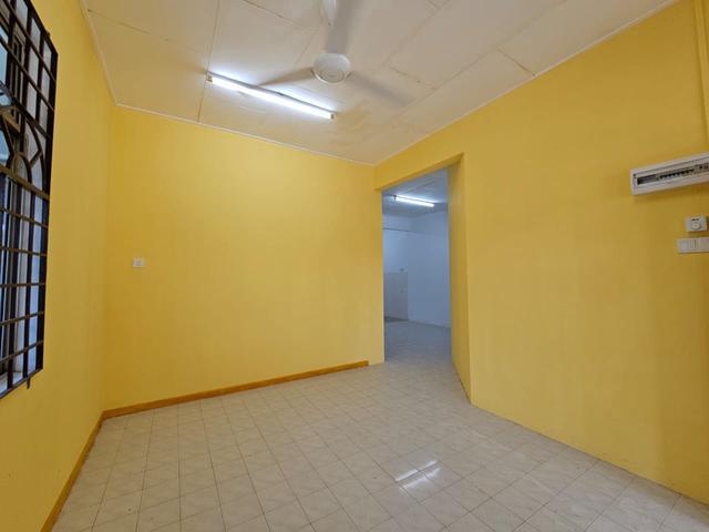 Terraced House for sale in Malaka