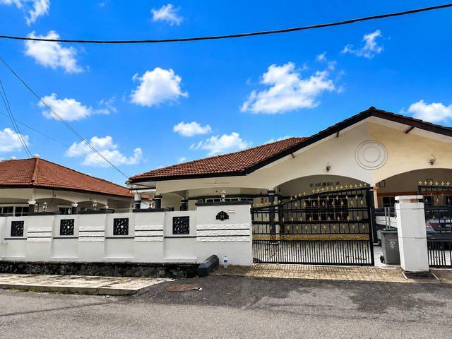 Residential House for sale in Malaka