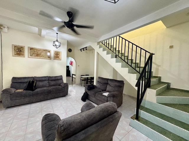 Terraced House for sale in Malaka