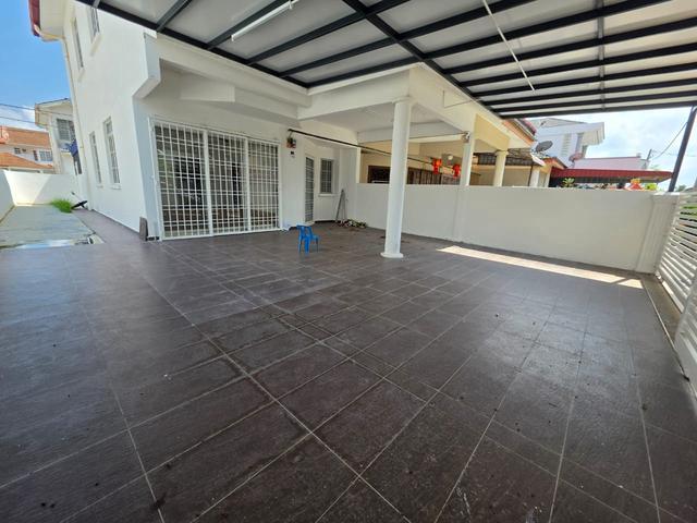 Terraced House for sale in Malaka