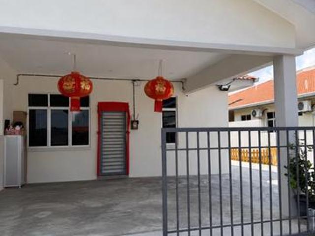 Terraced House for sale in Malaka