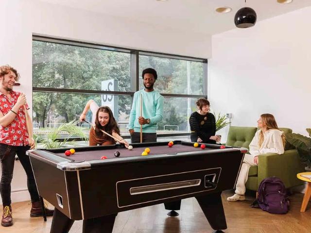 Room for rent in Hyde Park, West Yorkshire