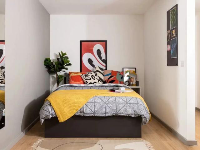 Studio for rent in West Yorkshire