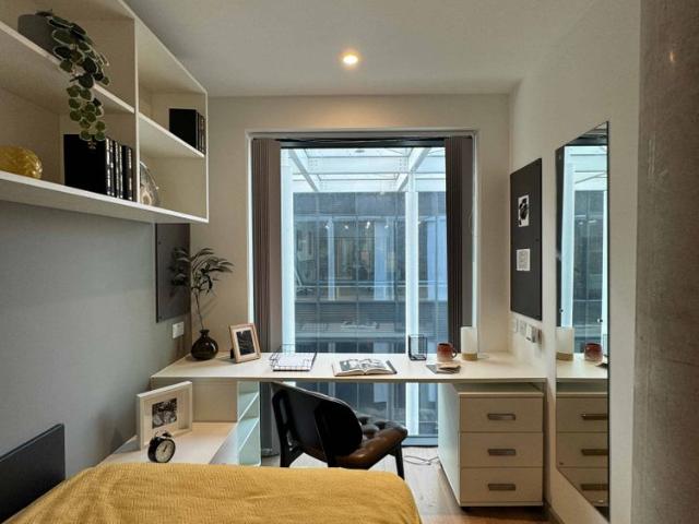 Studio for rent in West Yorkshire