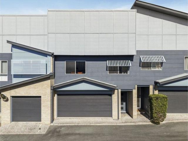 Townhouse for sale in Murrumba Downs