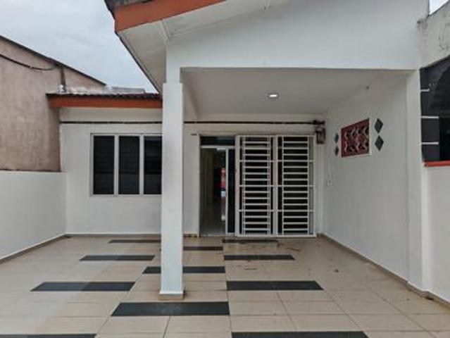 Terraced House for sale in Malaka