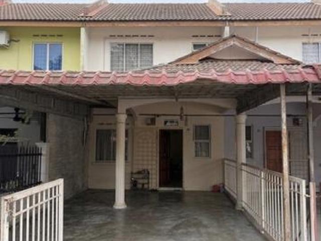 Terraced House for sale in Malaka