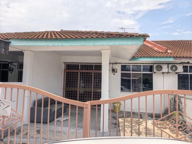 Terraced House for sale in Malaka