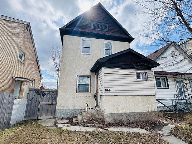 House for sale in Winnipeg
