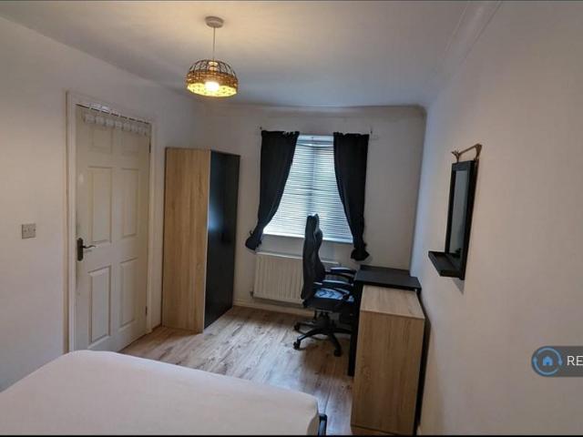 House for rent in Burnedge, Greater Manchester