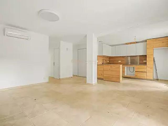 Appartement vente à Lotissement Les Amandiers, Eyguières
