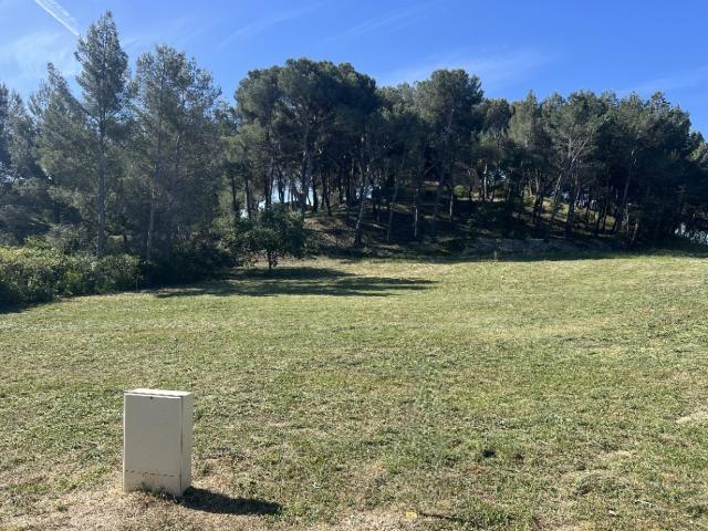 Terrain vente à Aix-en-Provence, Eyguières