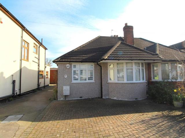 House for rent in Elm Park, Greater London