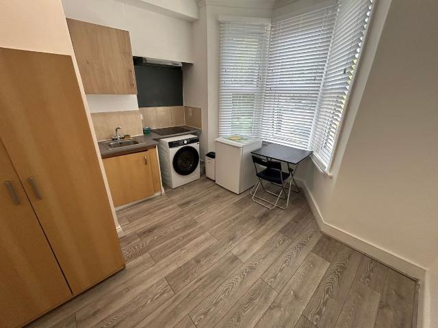 Studio for rent in Shepherd's Bush, Greater London