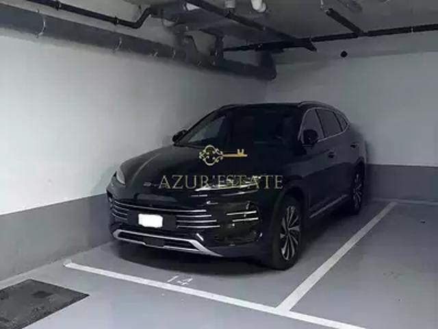 Garage vente à Nice, Èze