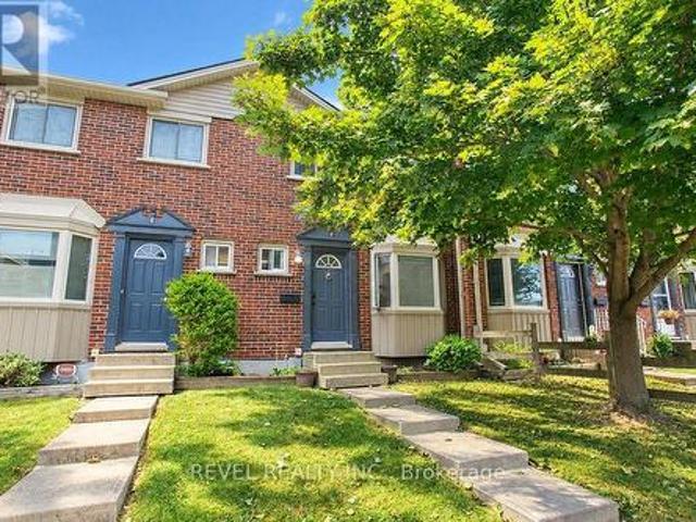 Townhouse for sale in Brant, Ontario