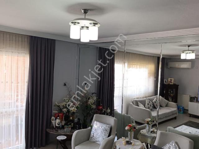 Karabağlar, İzmir içerisinde satılık mülk