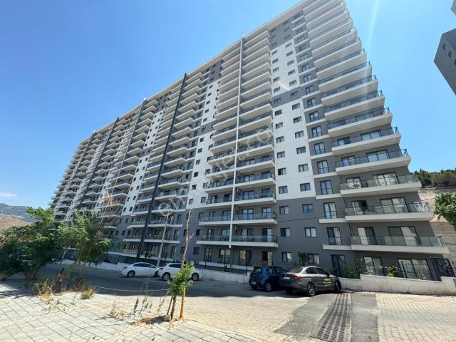 Bayrakli, İzmir içerisinde satılık mülk