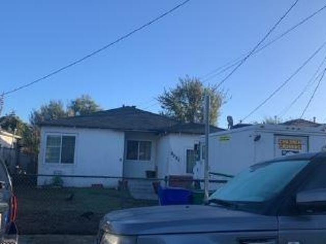 House for sale in Oakland